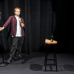 17-d-18-lietuvos-nacionalinis-dramos-teatras-stand-up-as-prasmei-ir-beprasmybei-19_1770817489-4106582c51333a393fed0fdbc6febcfb.JPG