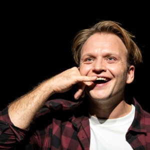 17-d-18-lietuvos-nacionalinis-dramos-teatras-stand-up-as-prasmei-ir-beprasmybei-23_1770817490-cf3b90d549123aeb651895f0685f7e15.JPG