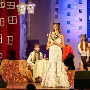spektaklis-daug-noresi-mazai-turesi-4_1715865688-0fac216449769dc911b6308dc9674f11.jpg